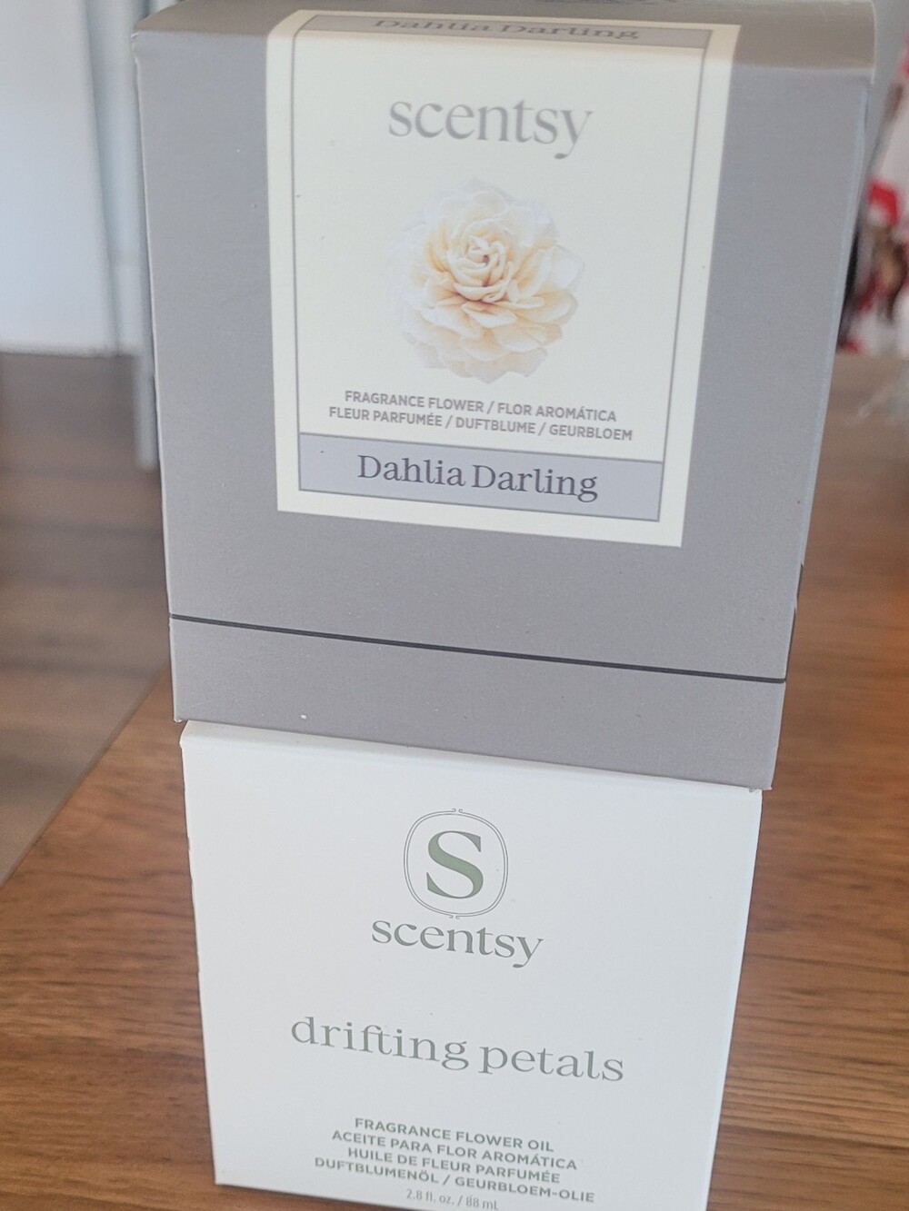 Scentsy Dahlia Darling & Drifting Petals Fragrance Flowers - Gray and White